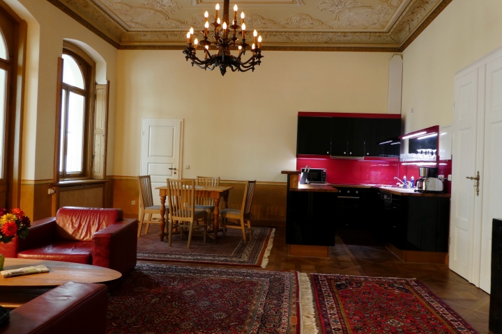 Essgruppe mit offener Küche Foto 5