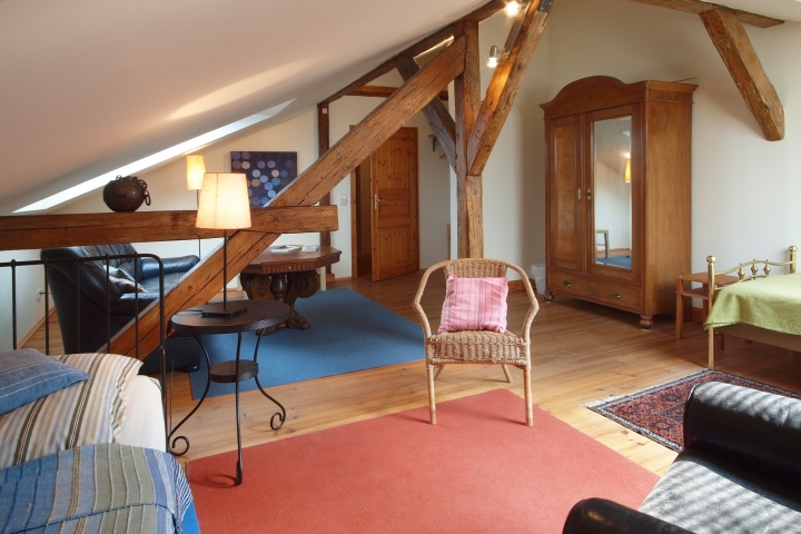 gr. Schlafzimmer mit zwei Einzelbetten Foto 9